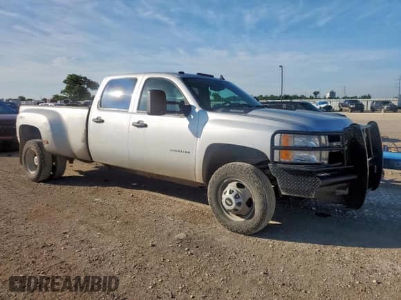 2014 Chevrolet Silverado 3500HD LT with VIN 1GC4KZCG5EF113035, listed as a Copart auction lot 57993125 with 267,747 mi miles and Salvage title. Bid and sale history available at DreamBid. Image 4.