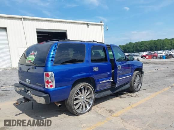 2003 Chevrolet Tahoe LS z VIN 1GNEC13Z63R269186, wystawiony jako IAAI lot #42649812 z przebiegiem 334 117 mil mil oraz . Historia ofert i sprzedaży dostępna na DreamBid. Obrazek 4.