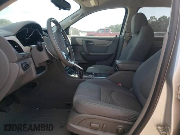 2017 Chevrolet Traverse LT с VIN 1GNKRGKD8HJ305931, выставлен на аукционе Copart как лот 82054735 с пробегом 51 692 миль миль и Списание • Salvage title. История ставок и продаж доступна на DreamBid. Изображение 7.