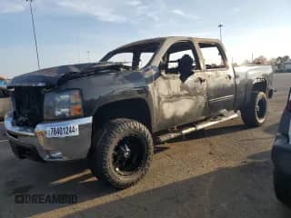 2010 Chevrolet Silverado 2500HD LTZ z VIN 1GC4KYBG1AF144787, wystawiony jako Copart lot #78401244 z przebiegiem Nie podano mil oraz Szkoda całkowita • Salvage title. Historia ofert i sprzedaży dostępna na DreamBid. Obrazek 1.