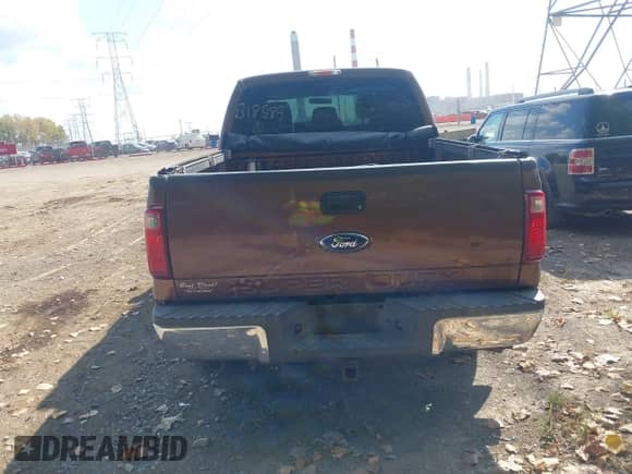 2011 Ford F-250 XL z VIN 1FT7W2BT6BEB18589, wystawiony jako IAAI lot #43122469 z przebiegiem 232 825 mil mil oraz . Historia ofert i sprzedaży dostępna na DreamBid. Obrazek 15.