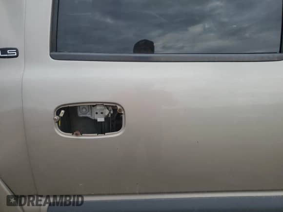 2002 Chevrolet Suburban LT z VIN 1GNFK16Z62J272055, wystawiony jako Copart lot #73710214 z przebiegiem 283 401 mil mil oraz Szkoda całkowita • Salvage title. Historia ofert i sprzedaży dostępna na DreamBid. Obrazek 11.