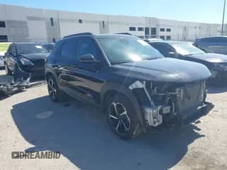 2022 Chevrolet TrailBlazer RS z VIN KL79MTSL6NB067666, wystawiony jako IAAI lot #42813855 z przebiegiem 58 078 mil mil oraz . Historia ofert i sprzedaży dostępna na DreamBid. Obrazek 1.