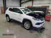 2024 Jeep Compass Latitude Lux с VIN 3C4NJDFN0RT103948, выставлен на аукционе Copart как лот 78613254 с пробегом 5 647 миль миль и Списание • Salvage title. История ставок и продаж доступна на DreamBid. Изображение 4.