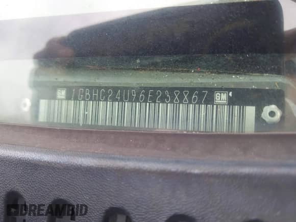 2006 Chevrolet Silverado 2500HD Work Truck with VIN 1GBHC24U96E238867, listed as a IAAI auction lot 42947089 with 253,024 mi miles and . Bid and sale history available at DreamBid. Image 9.