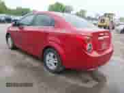 2014 Chevrolet Sonic LT z VIN 1G1JC5SB8E4231275, wystawiony jako IAAI lot #42182323 z przebiegiem 85 516 mil mil oraz . Historia ofert i sprzedaży dostępna na DreamBid. Obrazek 3.