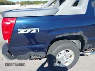 2004 Chevrolet Avalanche Z71 z VIN 3GNEK12T14G171555, wystawiony jako IAAI lot #43478739 z przebiegiem 166 303 mil mil oraz . Historia ofert i sprzedaży dostępna na DreamBid. Obrazek 6.