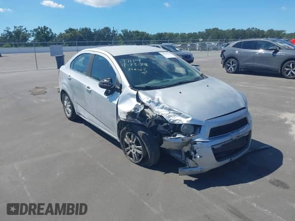 2014 Chevrolet Sonic LT с VIN 1G1JD5SHXE4235815, выставлен на аукционе IAAI как лот 43302210 с пробегом 130 464 миль миль и . История ставок и продаж доступна на DreamBid. Изображение 1.