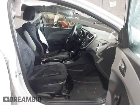 2017 Chevrolet Sonic LT с VIN 1G1JG6SHXH4177223, выставлен на аукционе IAAI как лот 42144878 с пробегом 115 949 миль миль и . История ставок и продаж доступна на DreamBid. Изображение 5.