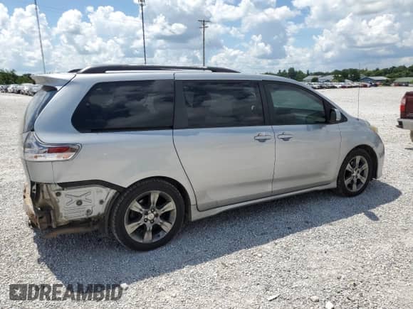 2011 Toyota Sienna SE with VIN 5TDXK3DC8BS110311, listed as a Copart auction lot 66532675 with 224,857 mi miles and Salvage title. Bid and sale history available at DreamBid. Image 3.