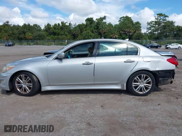 2012 Hyundai Genesis 3.8L with VIN KMHGC4DD9CU164799, listed as a IAAI auction lot 43405928 with 186,001 mi miles and . Bid and sale history available at DreamBid. Image 15.