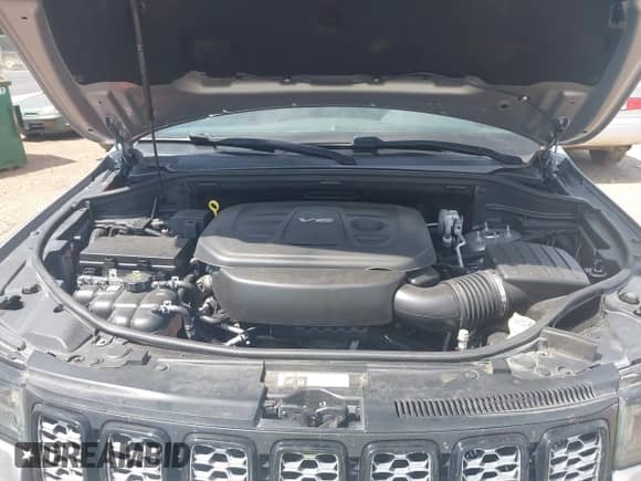 2018 Jeep Grand Cherokee Laredo E с VIN 1C4RJEAG3JC344533, выставлен на аукционе IAAI как лот 43160589 с пробегом 105 169 миль миль и . История ставок и продаж доступна на DreamBid. Изображение 10.