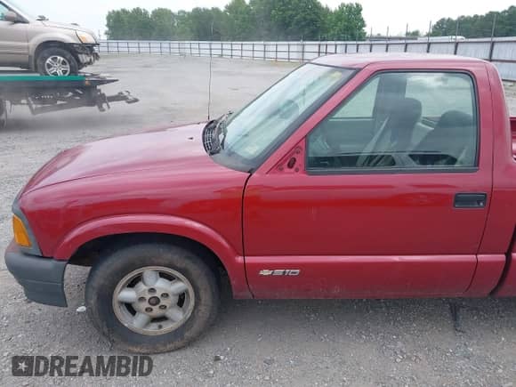 1996 Chevrolet S-10 with VIN 1GCCS1445TK201136, listed as a IAAI auction lot 42440134 with 223,301 mi miles and . Bid and sale history available at DreamBid. Image 15.