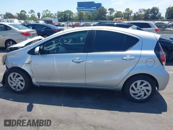 2015 Toyota Prius One z VIN JTDKDTB36F1098234, wystawiony jako IAAI lot #43056902 z przebiegiem 98 125 mil mil oraz . Historia ofert i sprzedaży dostępna na DreamBid. Obrazek 14.