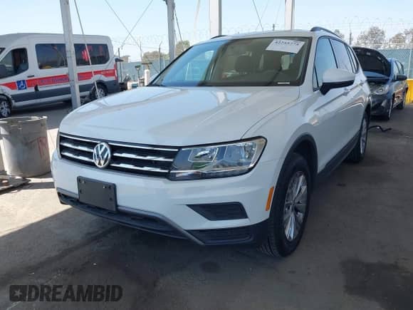 2019 Volkswagen Tiguan S с VIN 3VV1B7AX2KM176326, выставлен на аукционе IAAI как лот 42255775 с пробегом 72 996 миль миль и . История ставок и продаж доступна на DreamBid. Изображение 2.