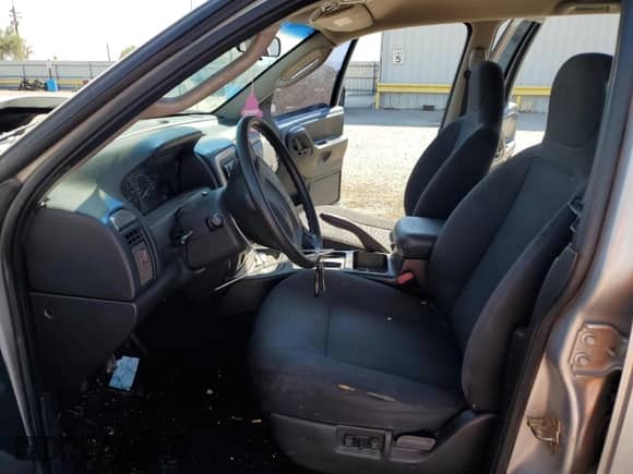 2003 Jeep Grand Cherokee Laredo z VIN 1J4GX48S53C581242, wystawiony jako Copart lot #70820065 z przebiegiem 212 955 mil mil oraz Szkoda całkowita • Salvage title. Historia ofert i sprzedaży dostępna na DreamBid. Obrazek 7.