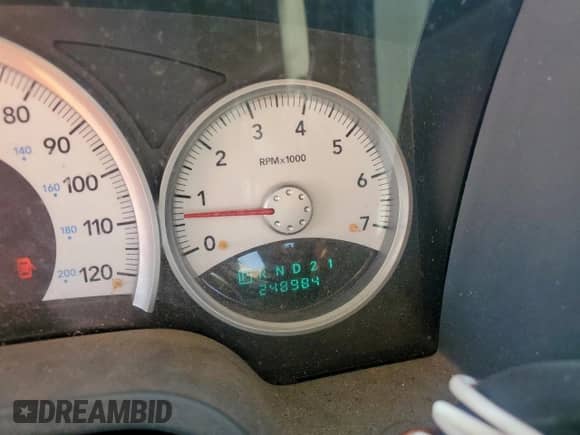 2005 Dodge Dakota SLT с VIN 1D7HE48K15S330989, выставлен на аукционе Copart как лот 61788145 с пробегом 248 984 миль миль и Списание • Salvage title. История ставок и продаж доступна на DreamBid. Изображение 9.