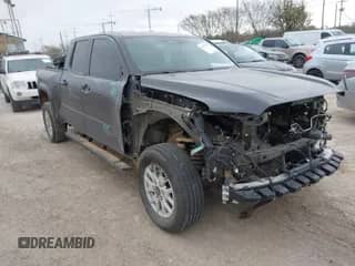 2024 Toyota Tacoma SR5 z VIN 3TMKB5FN7RM008836, wystawiony jako IAAI lot #41737519 z przebiegiem 3 754 mil mil oraz . Historia ofert i sprzedaży dostępna na DreamBid. Obrazek 1.