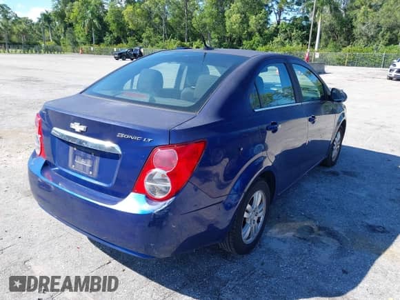 2013 Chevrolet Sonic LT с VIN 1G1JD5SH5D4189891, выставлен на аукционе IAAI как лот 43441425 с пробегом 140 065 миль миль и . История ставок и продаж доступна на DreamBid. Изображение 4.