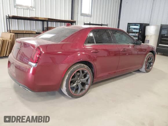 2023 Chrysler 300 Touring z VIN 2C3CCAAG3PH707545, wystawiony jako Copart lot #67005045 z przebiegiem 10 343 mil mil oraz Szkoda całkowita • Salvage title. Historia ofert i sprzedaży dostępna na DreamBid. Obrazek 3.