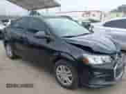 2017 Chevrolet Sonic LS z VIN 1G1JB5SH0H4144580, wystawiony jako IAAI lot #42421237 z przebiegiem 95 014 mil mil oraz . Historia ofert i sprzedaży dostępna na DreamBid. Obrazek 1.