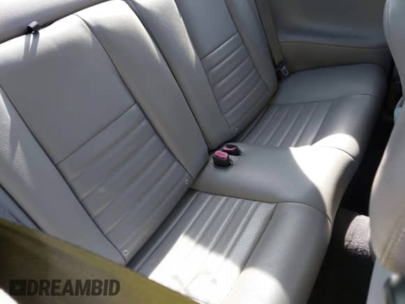 2004 Ford Mustang GT Deluxe z VIN 1FAFP42X54F100661, wystawiony jako IAAI lot #43404344 z przebiegiem 97 152 mil mil oraz . Historia ofert i sprzedaży dostępna na DreamBid. Obrazek 8.