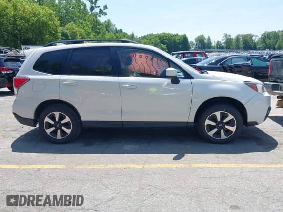 2018 Subaru Forester Premium z VIN JF2SJAGC9JH465554, wystawiony jako IAAI lot #42656773 z przebiegiem Nie podano mil oraz . Historia ofert i sprzedaży dostępna na DreamBid. Obrazek 12.