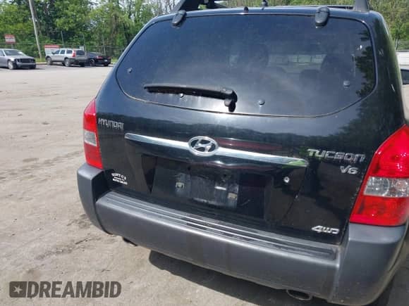 2008 Hyundai Tucson SE with VIN KM8JN72D88U807493, listed as a IAAI auction lot 42317962 with 158,141 mi miles and . Bid and sale history available at DreamBid. Image 16.