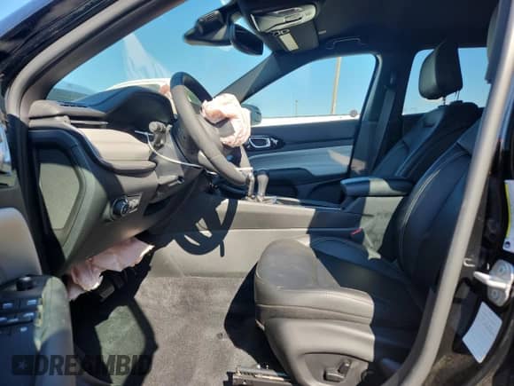 2025 Jeep Compass Limited z VIN 3C4NJDCN4ST576858, wystawiony jako Copart lot #85311645 z przebiegiem 4 261 mil mil oraz Nie do naprawy • Non repairable. Historia ofert i sprzedaży dostępna na DreamBid. Obrazek 7.