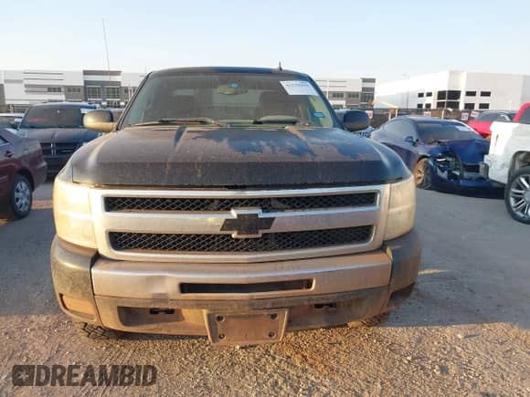 2011 Chevrolet Silverado 1500 LT z VIN 1GCRCSEAXBZ125243, wystawiony jako IAAI lot #43134333 z przebiegiem 261 653 mil mil oraz . Historia ofert i sprzedaży dostępna na DreamBid. Obrazek 12.