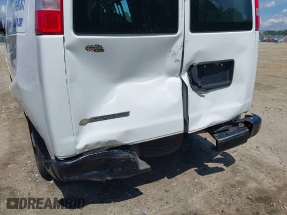 2018 Chevrolet Express Cargo with VIN 1GCWGAFG9J1344695, listed as a IAAI auction lot 42231830 with 147,926 mi miles and . Bid and sale history available at DreamBid. Image 19.