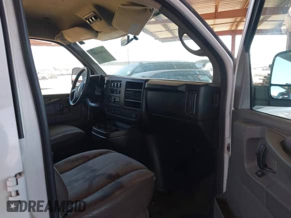 2012 Chevrolet Express Passenger 1LT z VIN 1GAZG1FG0C1101981, wystawiony jako IAAI lot #42841485 z przebiegiem 177 208 mil mil oraz . Historia ofert i sprzedaży dostępna na DreamBid. Obrazek 5.