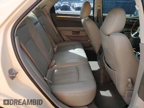 2010 Chrysler 300 C Hemi с VIN 2C3CA6CT2AH329710, выставлен на аукционе Copart как лот 47230665 с пробегом 134 839 миль миль и Чистый • Clean title. История ставок и продаж доступна на DreamBid. Изображение 10.