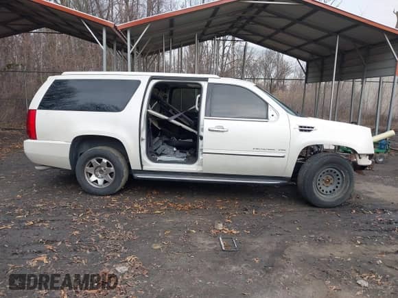 2014 Cadillac Escalade ESV Luxury с VIN 1GYS4HEF4ER218433, выставлен на аукционе IAAI как лот 41152677 с пробегом 51 315 миль миль и . История ставок и продаж доступна на DreamBid. Изображение 14.