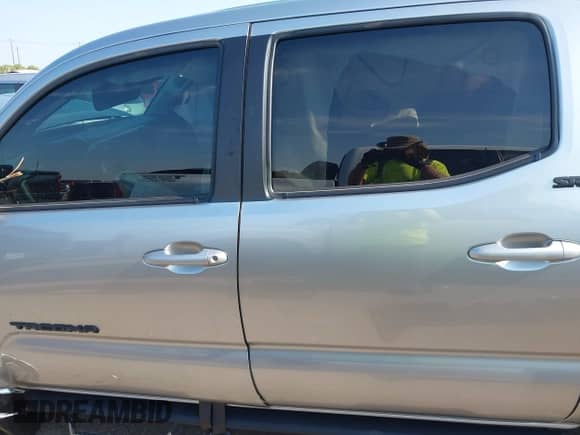 2022 Toyota Tacoma SR5 with VIN 3TMAZ5CN3NM194543, listed as a IAAI auction lot 43031222 with 21,800 mi miles and . Bid and sale history available at DreamBid. Image 14.