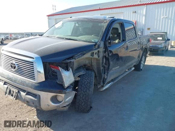 2013 Toyota Tundra Limited с VIN 5TFHW5F19DX313379, выставлен на аукционе IAAI как лот 42240976 с пробегом 164 558 миль миль и . История ставок и продаж доступна на DreamBid. Изображение 22.