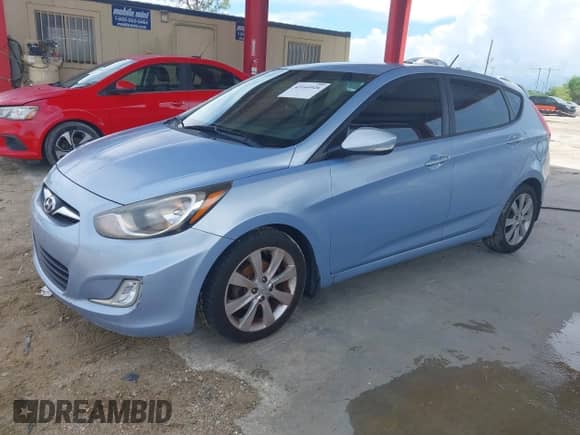 2013 Hyundai Accent SE с VIN KMHCU5AE1DU086048, выставлен на аукционе IAAI как лот 43164926 с пробегом 309 532 миль миль и . История ставок и продаж доступна на DreamBid. Изображение 2.