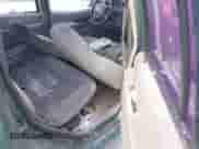 1998 Ford Explorer XL z VIN 1FMZU32X9WUD39036, wystawiony jako IAAI lot #42299559 z przebiegiem 159 909 mil mil oraz . Historia ofert i sprzedaży dostępna na DreamBid. Obrazek 8.