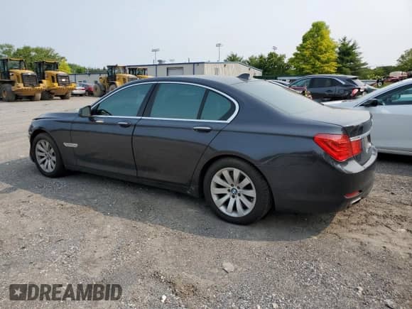 2010 BMW 7 Series 750i xDrive z VIN WBAKC6C51ACL67738, wystawiony jako Copart lot #57118295 z przebiegiem 124 911 mil mil oraz Szkoda całkowita • Salvage title. Historia ofert i sprzedaży dostępna na DreamBid. Obrazek 2.