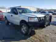 2005 Ford F-150 XL z VIN 1FTRF14535NB98598, wystawiony jako Copart lot #88928675 z przebiegiem 214 304 mil mil oraz Szkoda całkowita • Salvage title. Historia ofert i sprzedaży dostępna na DreamBid. Obrazek 4.