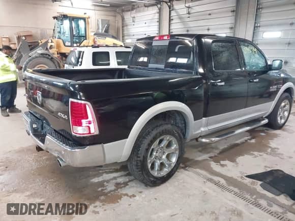 2014 Ram 1500 Laramie z VIN 1C6RR7NM2ES476528, wystawiony jako IAAI lot #42309574 z przebiegiem 150 307 mil mil oraz . Historia ofert i sprzedaży dostępna na DreamBid. Obrazek 4.