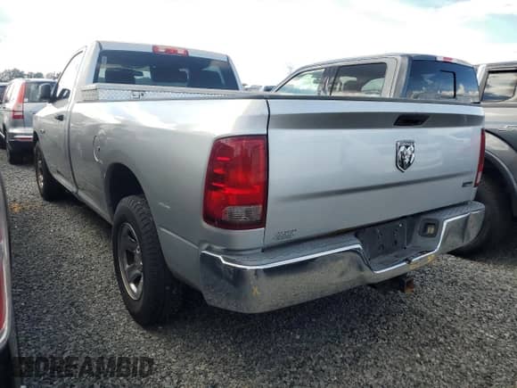 2010 Dodge 1500 ST z VIN 3D7JB1EP1AG177119, wystawiony jako Copart lot #74556704 z przebiegiem 303 105 mil mil oraz Szkoda całkowita • Salvage title. Historia ofert i sprzedaży dostępna na DreamBid. Obrazek 2.
