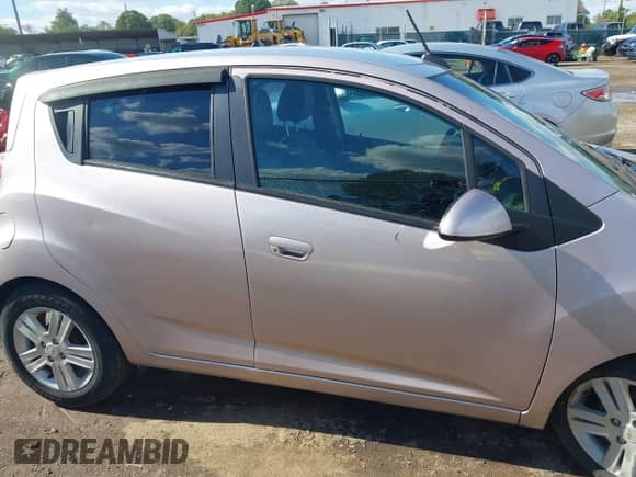 2013 Chevrolet Spark LS z VIN KL8CB6S93DC583599, wystawiony jako IAAI lot #43396778 z przebiegiem 101 563 mil mil oraz . Historia ofert i sprzedaży dostępna na DreamBid. Obrazek 13.