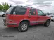 1998 Chevrolet Blazer LS z VIN 1GNDT13W4W2195619, wystawiony jako Copart lot #65487945 z przebiegiem 155 740 mil mil oraz Szkoda całkowita • Salvage title. Historia ofert i sprzedaży dostępna na DreamBid. Obrazek 3.