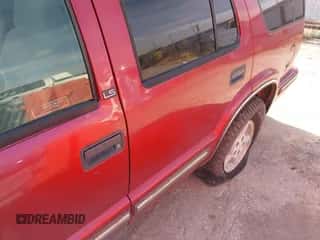 1999 Chevrolet Blazer LS с VIN 1GNDT13W3X2249302, выставлен на аукционе IAAI как лот 43203043 с пробегом 219 837 миль миль и . История ставок и продаж доступна на DreamBid. Изображение 6.