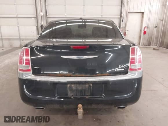 2013 Chrysler 300 C z VIN 2C3CCAKT1DH667134, wystawiony jako IAAI lot #41891856 z przebiegiem 162 489 mil mil oraz . Historia ofert i sprzedaży dostępna na DreamBid. Obrazek 17.