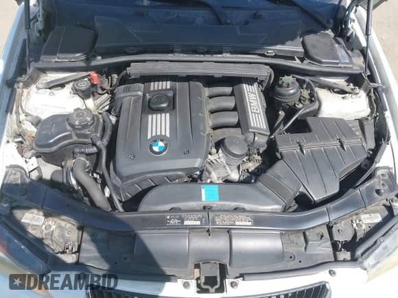 2007 BMW 3 Series 328i z VIN WBAVC53547FZ73971, wystawiony jako IAAI lot #43293178 z przebiegiem 137 616 mil mil oraz . Historia ofert i sprzedaży dostępna na DreamBid. Obrazek 10.