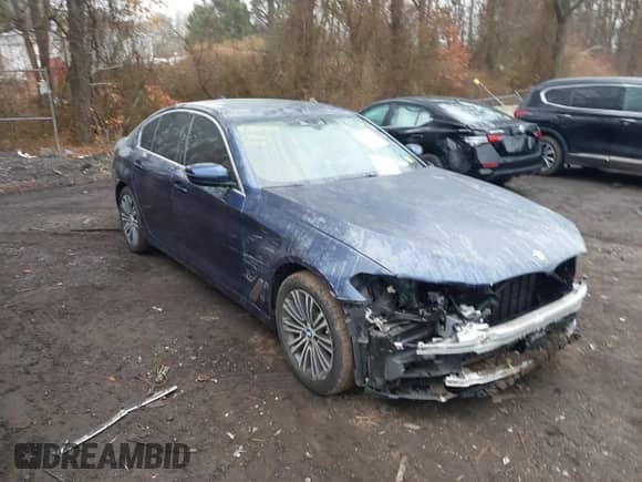 2019 BMW 5 Series 540i xDrive z VIN WBAJE7C51KWW10587, wystawiony jako IAAI lot #41838935 z przebiegiem 85 655 mil mil oraz . Historia ofert i sprzedaży dostępna na DreamBid. Obrazek 1.