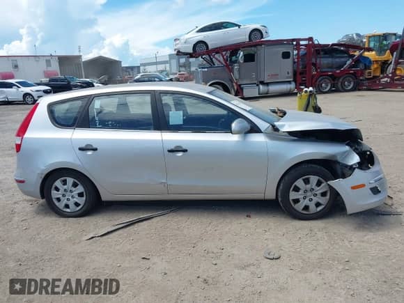 2010 Hyundai Elantra GLS с VIN KMHDB8AE3AU051552, выставлен на аукционе IAAI как лот 43041042 с пробегом 156 285 миль миль и . История ставок и продаж доступна на DreamBid. Изображение 14.