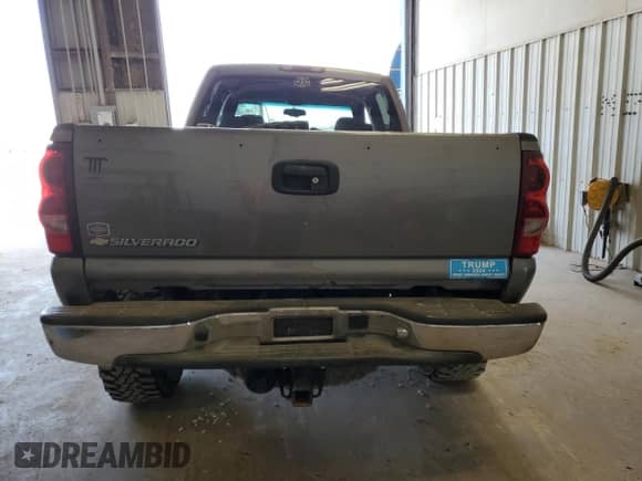 2006 Chevrolet Silverado 2500HD LT1 with VIN 1GCHK23D26F160135, listed as a Copart auction lot 48305535 with 220,176 mi miles and Salvage title. Bid and sale history available at DreamBid. Image 6.